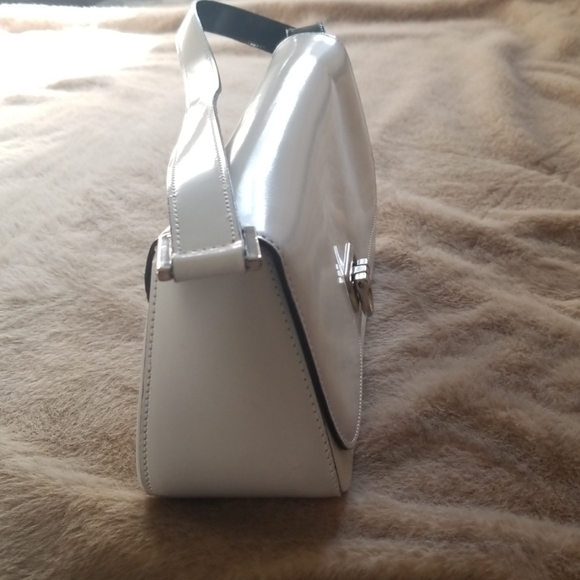 Saks fifth avenue white handbag with silver detail - Picture 1 of 6